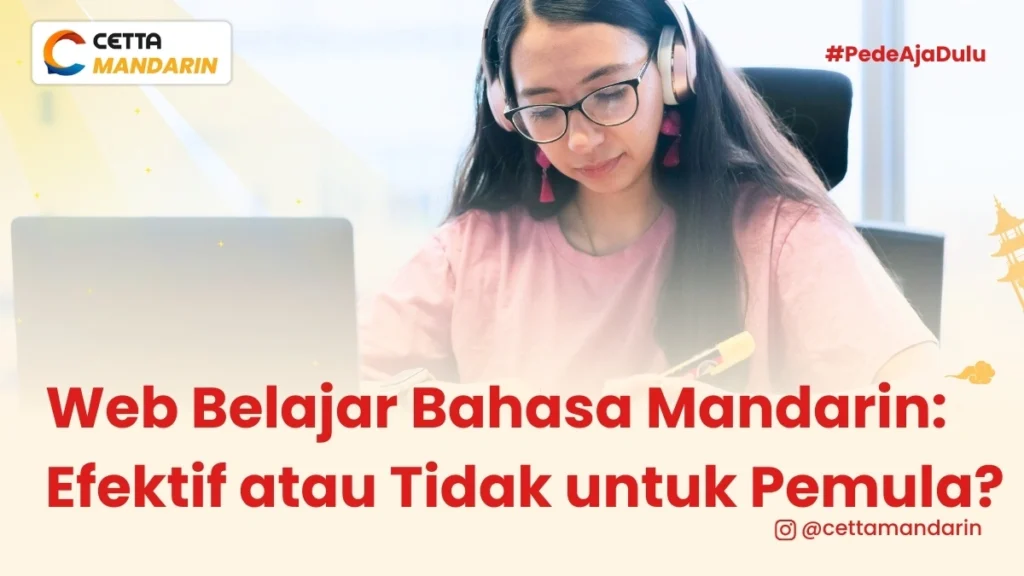 seorang perempuan sedang belajar bahasa mandarin melalui web