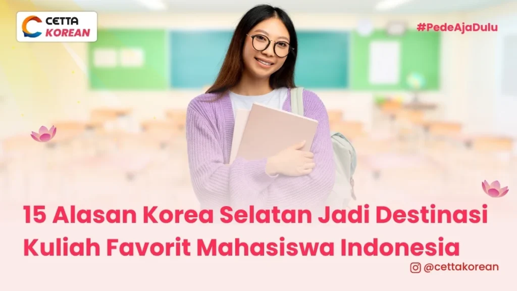 seorang mahasiswi universitas korea tersenyum membawa buku dan ransel di pundaknya