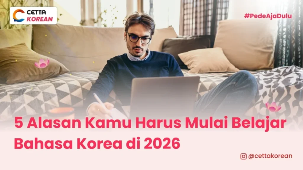 Seorang pria sedang belajar bahasa korea online