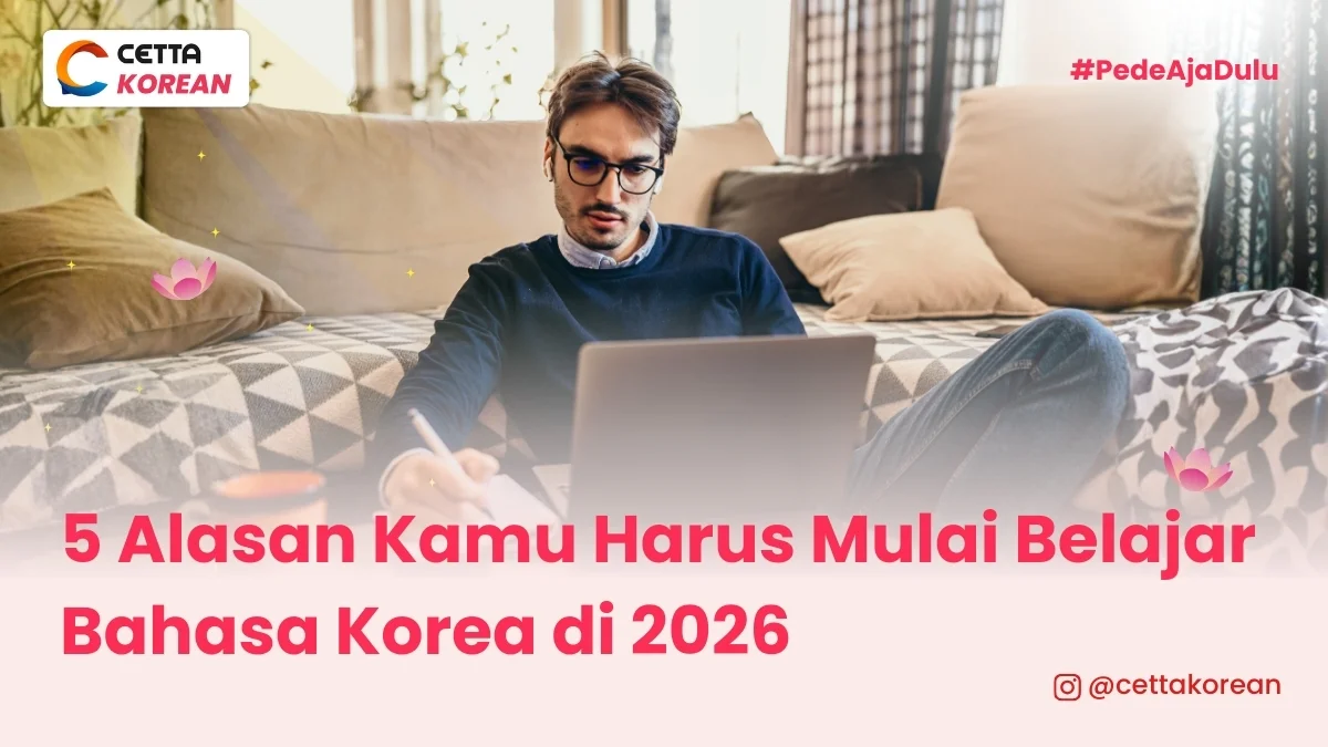 Seorang pria sedang belajar bahasa korea online