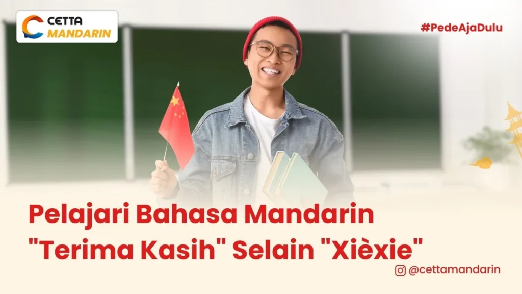 seorang pria membawa bendera china sambil membawa buku