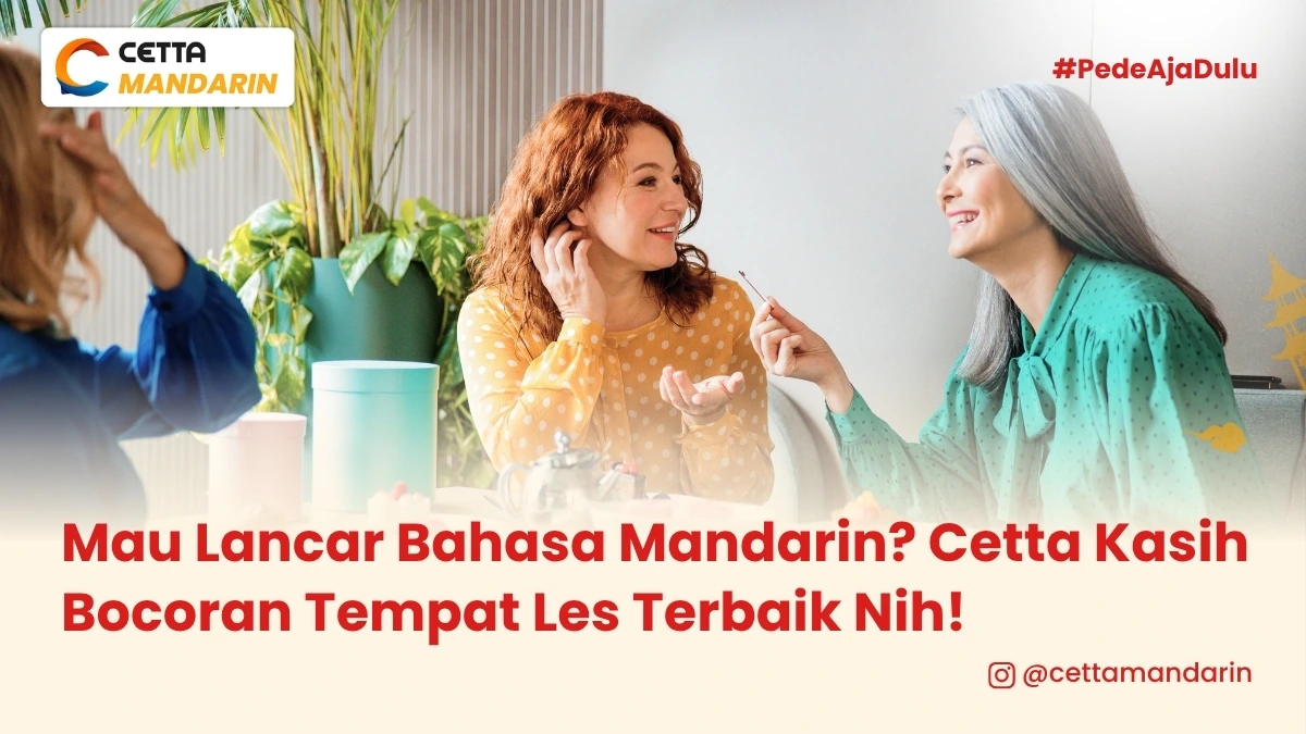 sekolompok wanita mengobrol akrab menggunakan bahasa mandarin