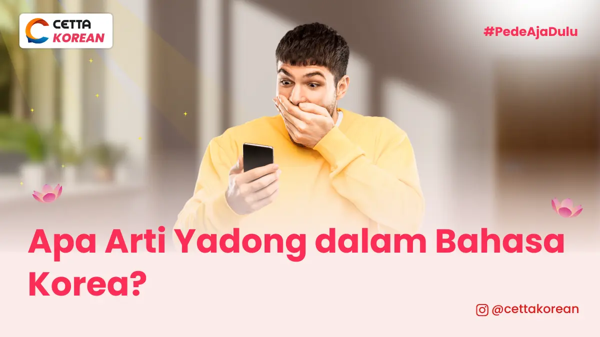 seorang lelaki menutup mulut terlihat kaget sambil melihat gawai di tangannya