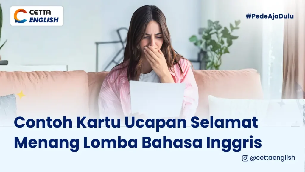 seorang perempuan sedang duduk dan memangku laptop