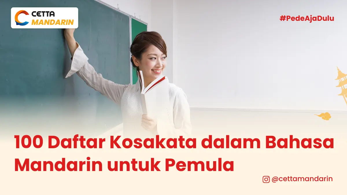 seorang guru sedang mejelaskan pelajaran di papan tulis