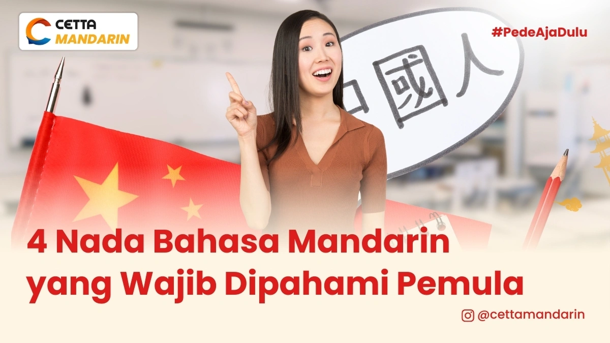 Sorang wanita dengan ekspresi tersenyum dan jari mengacung ke atas karena paham 4 nada bahasa mandarin