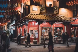 gambar sebuah restoran chinese food tampak depan yang ramai pengunjungnya