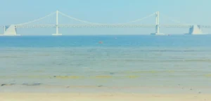 gambar jembatan diatas laut pantai Gwanggali