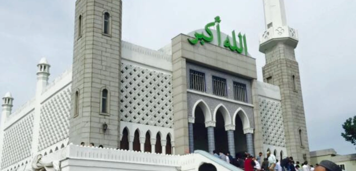 Gambar Seoul Central Mosque yang ramai pengujung