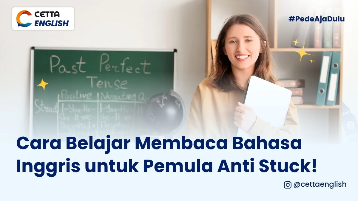 Seorang perempuan tersenyum di dalam kelas karena menemukan cara belajar bahasa inggris yang cocok untuk pemula