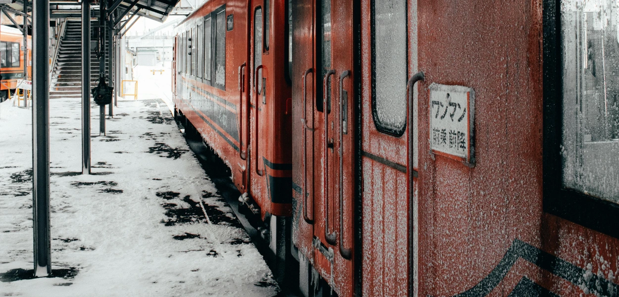 Gambar peron stasiun dan kereta api di Jepang