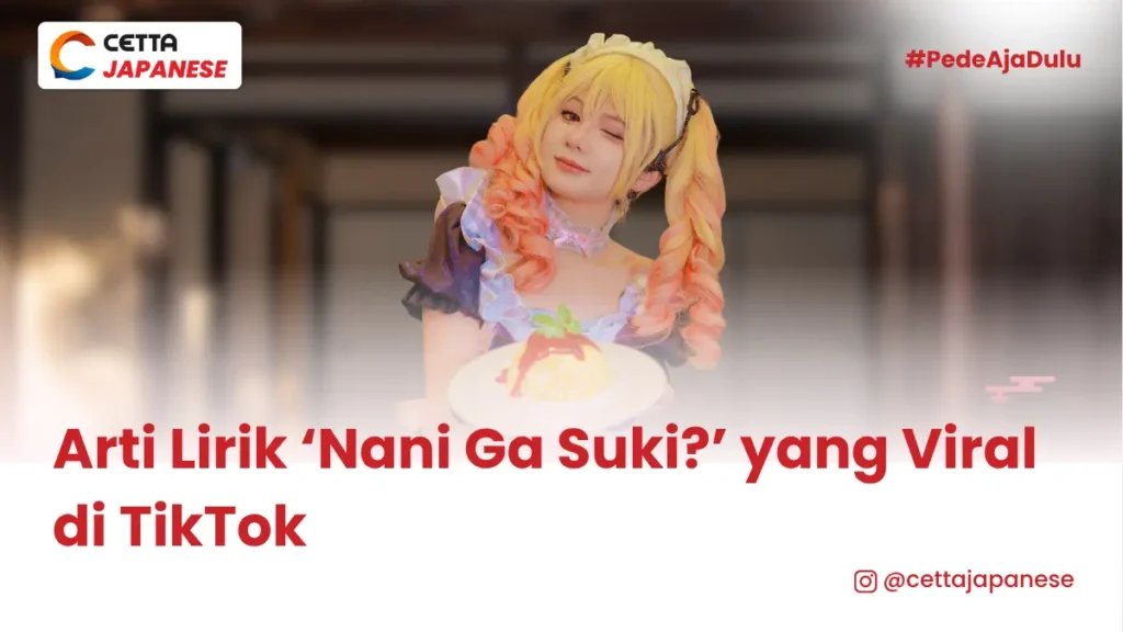 seorang perempuan sedang mengenakan pakaian dan riasan cosplay