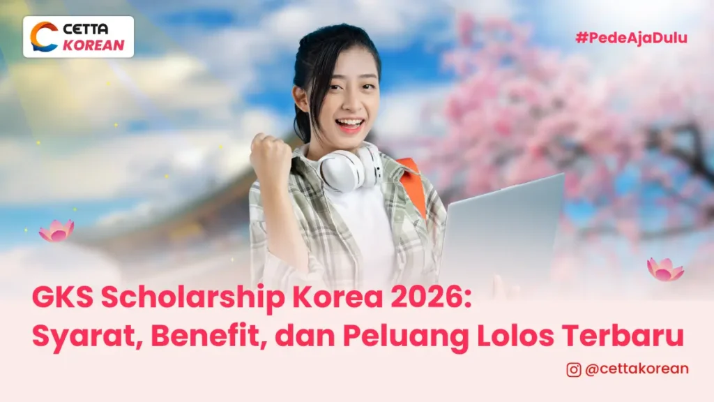 seorang perempuan sedang menghadap laptop, perempuan ini berpenamilan seperti mahasiswi