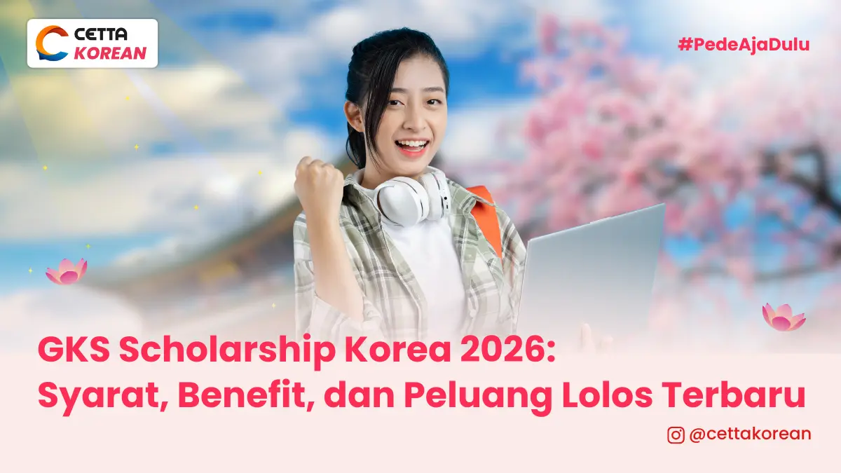 seorang perempuan sedang menghadap laptop, perempuan ini berpenamilan seperti mahasiswi