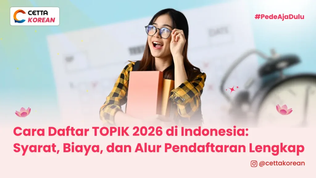 seorang perempuan memegang buku dan kacamata terlihat seperti pelajar