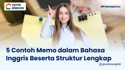 seorang wanita tersenyum mengacungkan jarinya ke atas karena memahami cara menulis memo dalam bahasa inggris