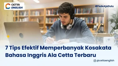 seorang pria di perpustakana sedang belajar bahasa inggris menggunakan tips memperbanyak kosakata dari cetta english
