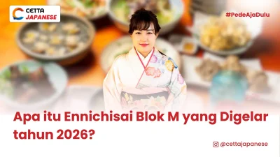 seorang perempuan mengenakan pakian tradisional Jepang