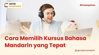 seorang pria mengajar online kelas bahasa mandarin