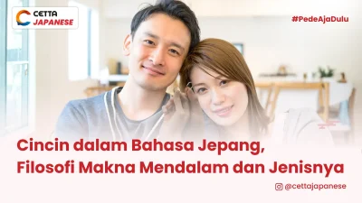 sepasang kekasih sedang menatap ke kamera dan kepalanya saling bersandar satu sama lain