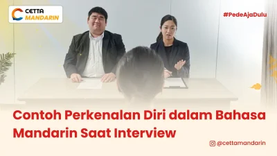 terlihat dua orang seperti interviewer kerja sedang melakukan pekerjaannya, mereka sedang berbincang-bincang