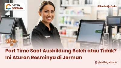 Perempuan peserta Ausbildung sedang bekerja part time sebagai kasir di Jerman