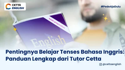 Seorang berpria dengan jenggot di dagu sedang membaca buku grammar bahasa inggris bercover ungu