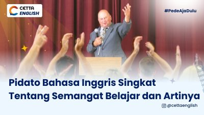 Seorang pria memberikan pidato yang membangkitkan rasa semangat menggunakan bahasa Inggris