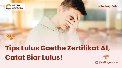 Seorang pria terlihat sedang murung sambil menutup wajahnya